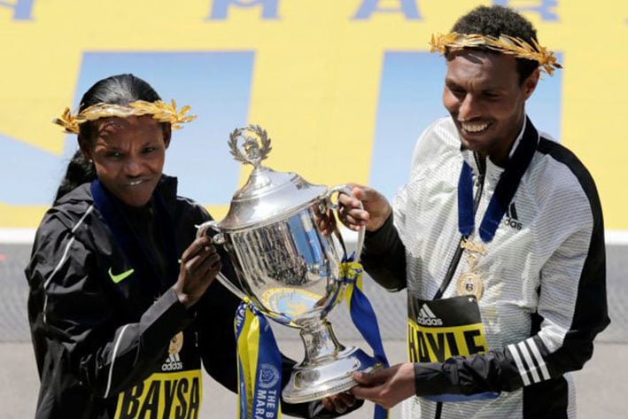 Etíopes conquistan maratón de Boston
