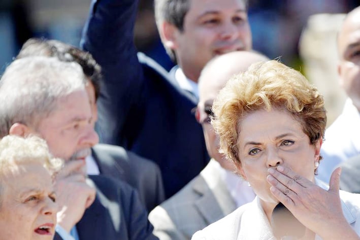 Rousseff recuerda a simpatizantes: 'Mi mandato acaba en 2018'