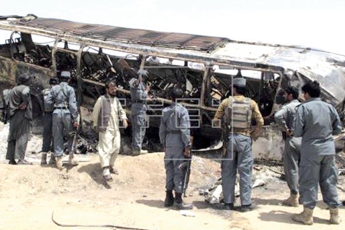 Al menos 50 muertos al arder autobuses