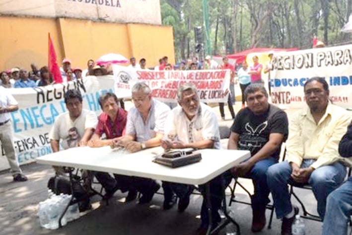 Amenaza CNTE al gobierno  con marcha hacia el AICM