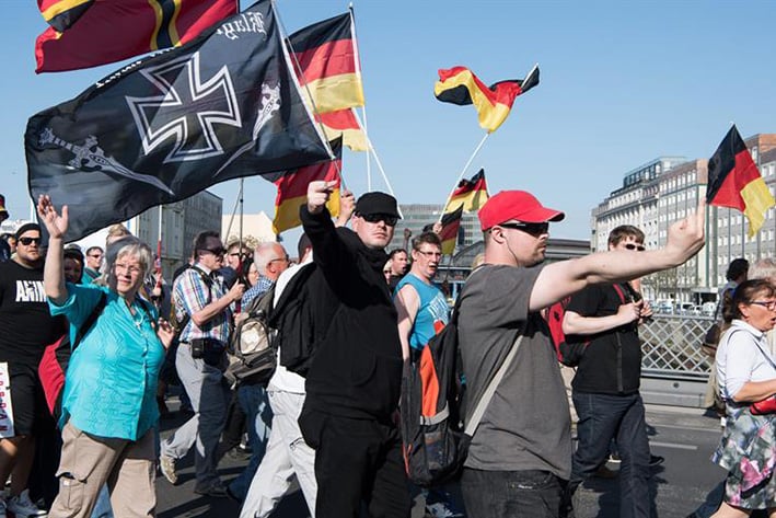 Neonazis protestan en  Berlín contra Merkel