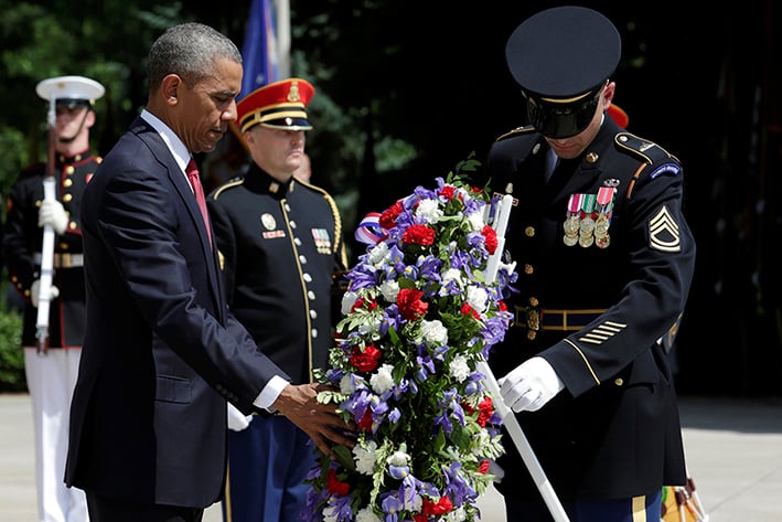Honra Obama a soldados muertos
