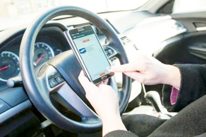 Conducir con celular  es ya delito agravado