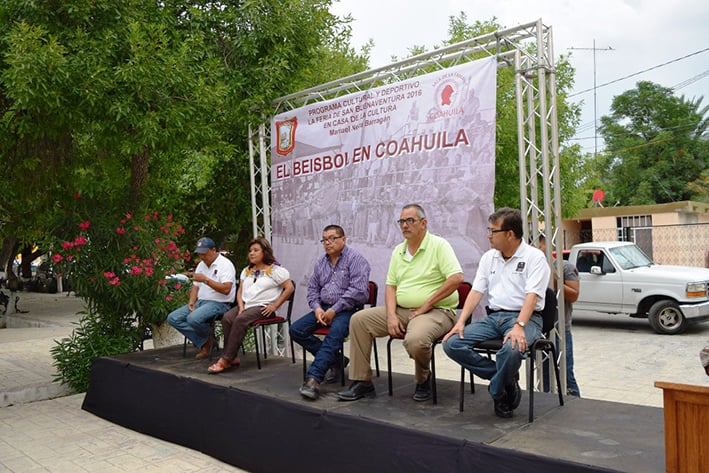 Inauguran exposición de Muestra  Fotográfica de Béisbol en Coahuila