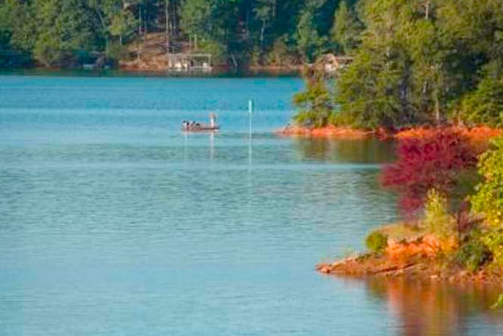 Mueren dos mujeres en lago de Georgia