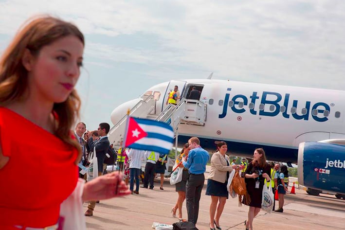 Arriba histórico vuelo comercial EU-Cuba