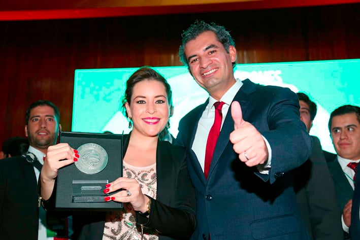 Verónica Martínez García...Recibe reconocimiento Nacional  Presidenta del PRI Coahuila
