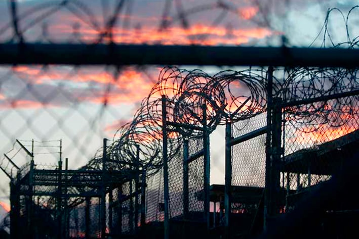 Transfiere EU, 15 presos de Guantánamo a EAU