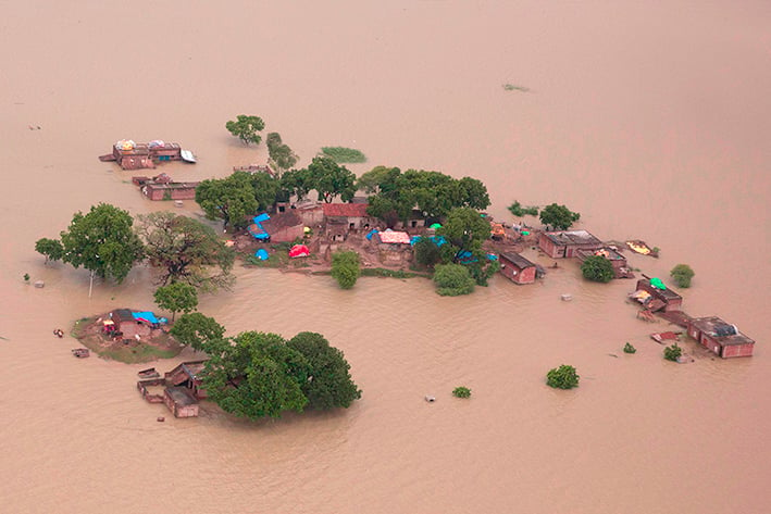 Provoca inundaciones en la India 300 muertos
