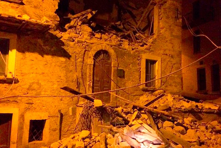 Fuerte sismo de  6.2 sacude Italia