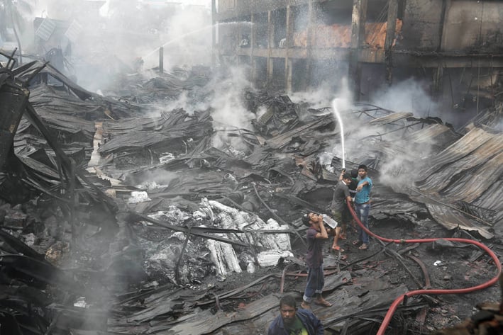Van 31 muertos en incendio de fabrica