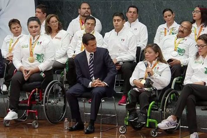 Recibe Peña Nieto a paralímpicos