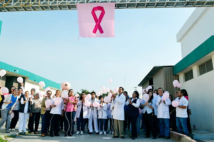 Luchan contra el cáncer de mama