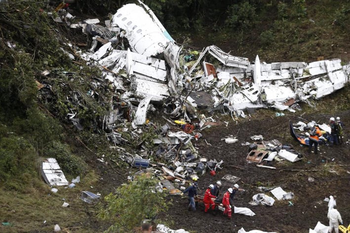 Se estrella avión y deja 76 muertos
