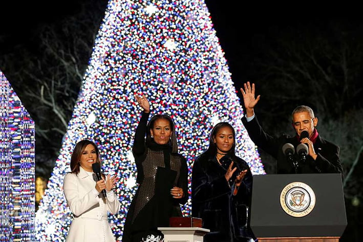 La familia Obama enciende el árbol de Navidad nacional