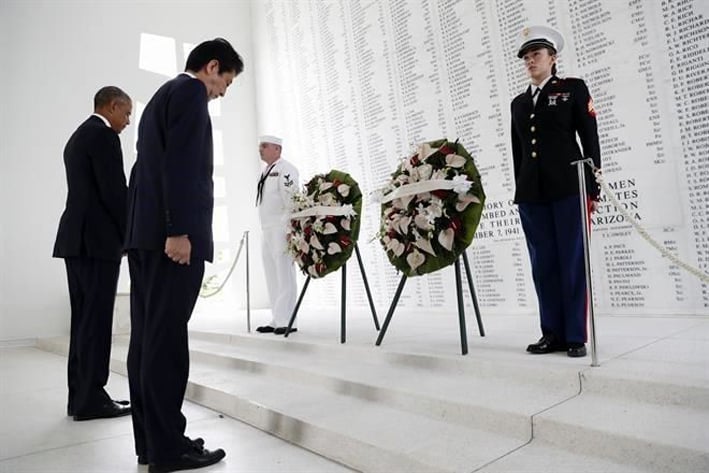 Homenajean Abe y Obama  a muertos en Pearl Harbor