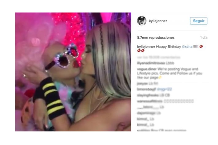 Kylie Jenner besó en la boca a Christina Aguilera