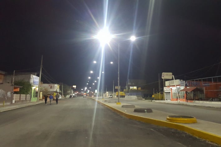 Colocan lámparas LED a entrada de Frontera