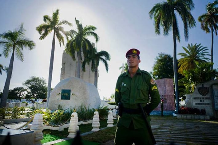 Visitan la tumba de Fidel Castro