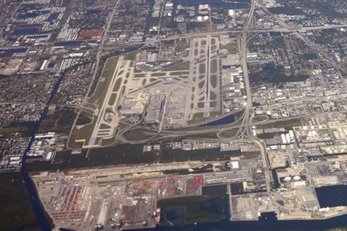 Reabre aeropuerto de Florida