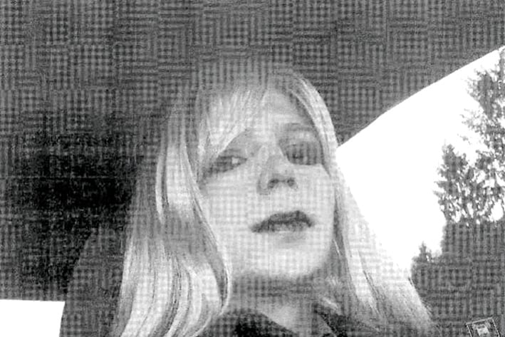 Obama absuelve a Chelsea Manning