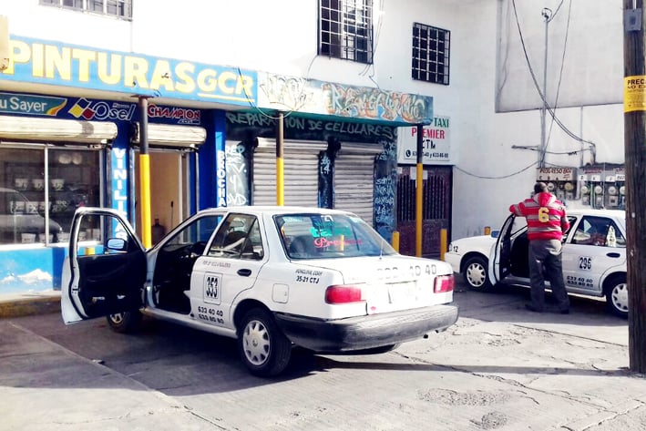 Aumento tarifa de taxi a 5 pesos en traslados retirados