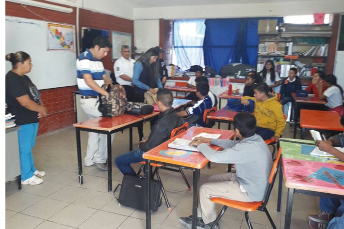 ‘Operación Mochila’ en escuelas rurales