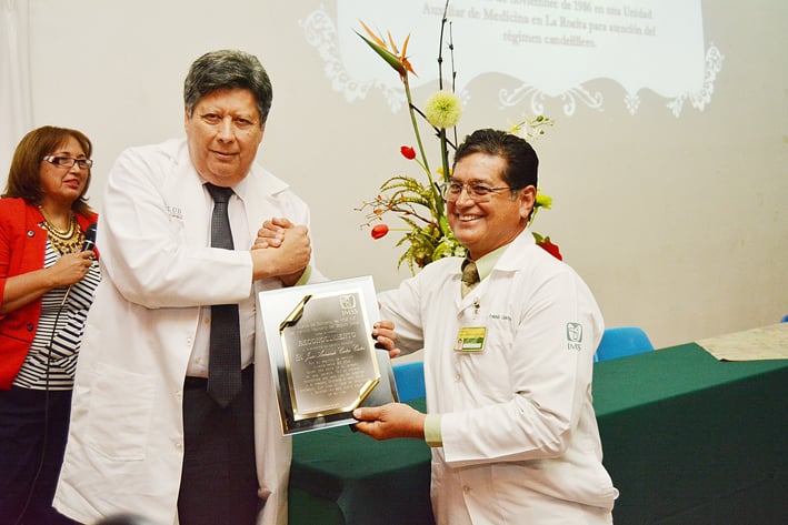 Dr. Armando Castro Castro Se Jubila del IMSS