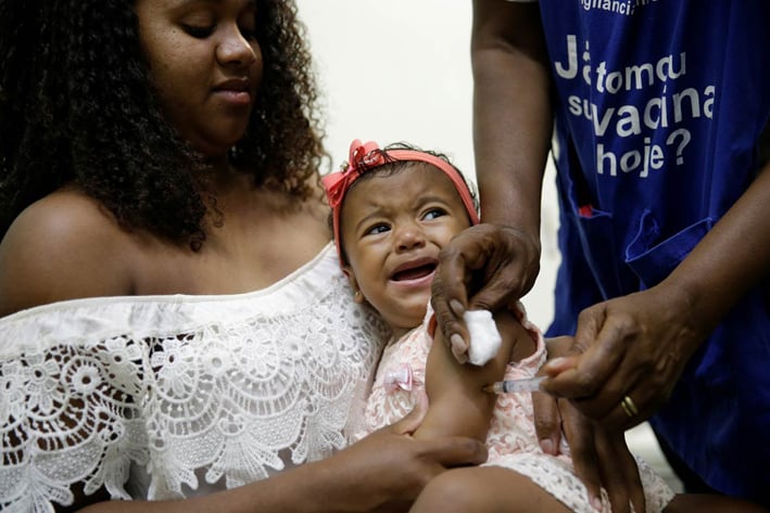 Inicia campaña de vacunación en Brasil