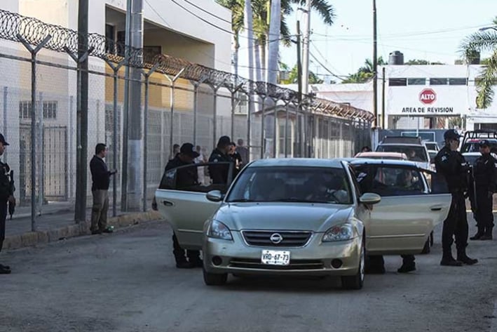 Cesan a 11 funcionarios por fuga en penal de Culiacán