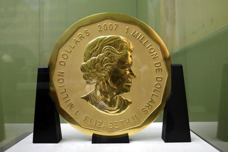 Roban moneda de oro gigante