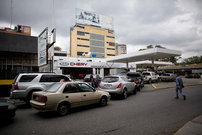 Escasea gasolina  en Venezuela