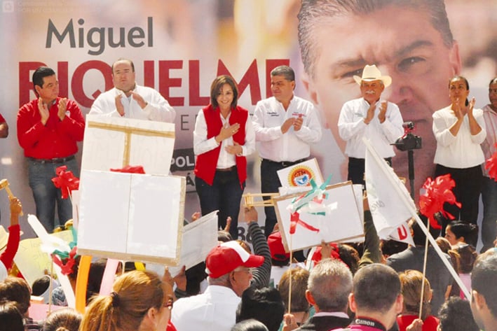 Firma compromisos con los  fronterenses Miguel Riquelme