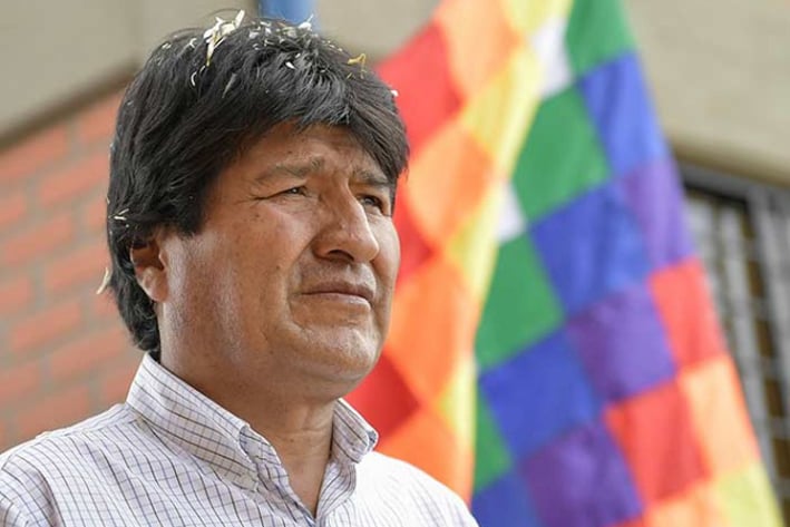 Operan con éxito a Evo Morales