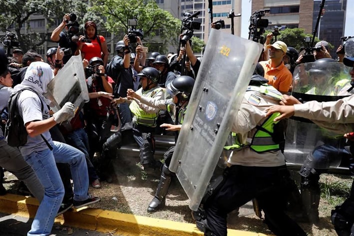 Disuelve Policía protesta en Caracas