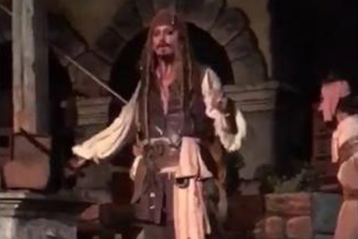Sorprende aparición de Johnny Depp como 'Jack Sparrow'