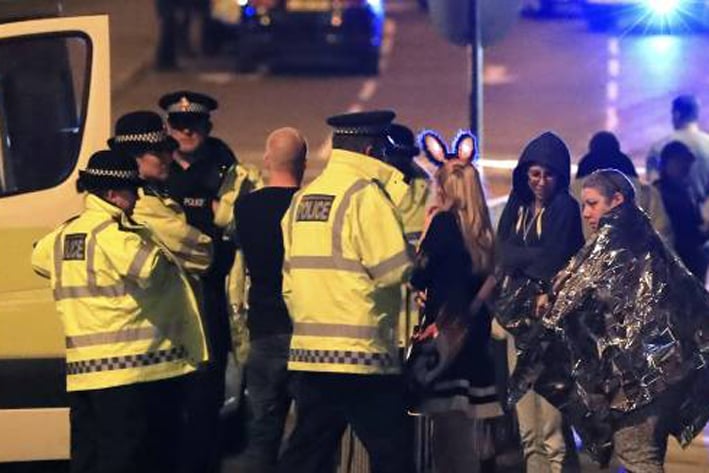 Al menos 19 muertos y 50 heridos en una explosión en un concierto de Ariana Grande en Manchester