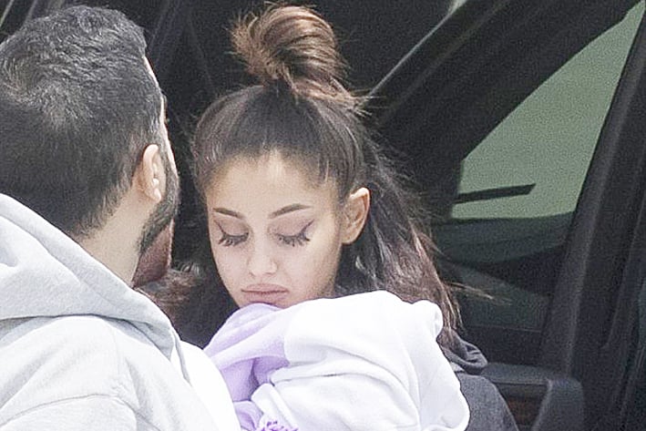 Ariana Grande regresa a EU tras atentado en Manchester