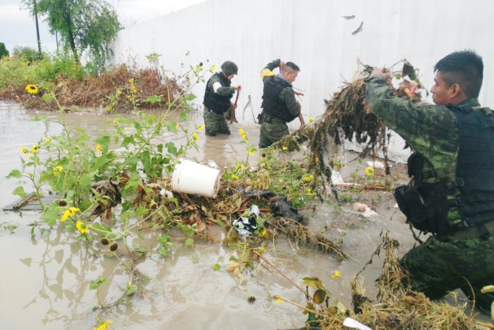 Auxilia el Ejército a sectores inundados