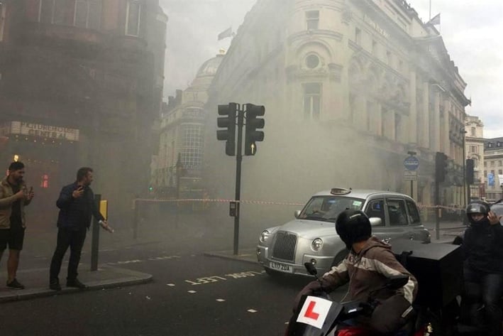 Evacuan edificio por incendio en Londres