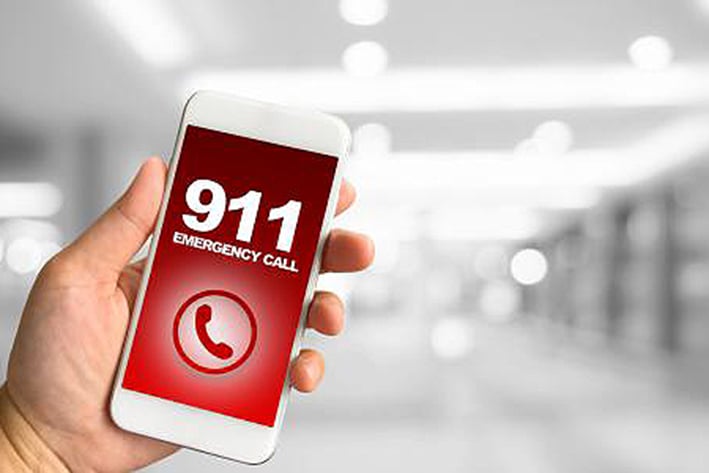 ‘Cortan’ 4 líneas de emergencia, colapsa el 911