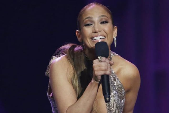 Jennifer Lopez sufre percance durante show en Las Vegas