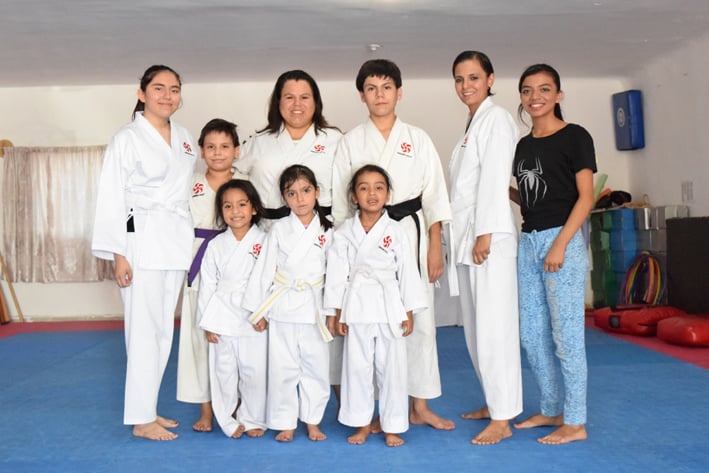 Karatecas presentan examen