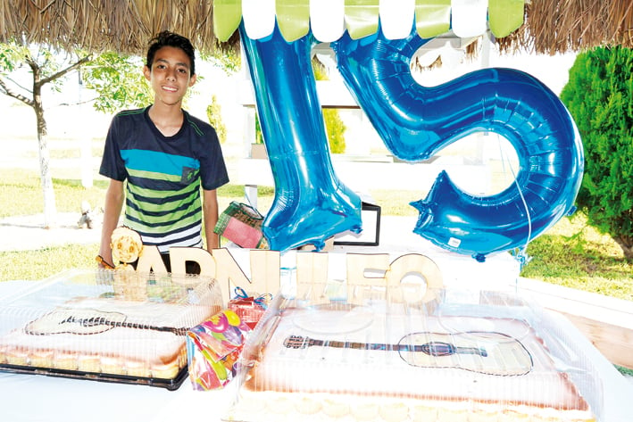 Arnulfo De los Santos Celebra 15 años