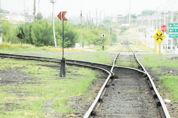 Se prensa obrero de AHMSA entre muro y ferrocarril