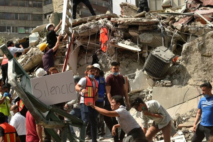 Van hasta el momento 239 muertos por sismo