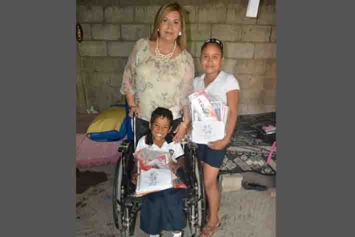 Apoya el DIF con andadera a vecino del Ejido La Cruz