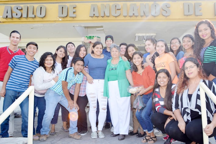 Universidad Autónoma de Durango 'Visita al Asilo de Ancianos'