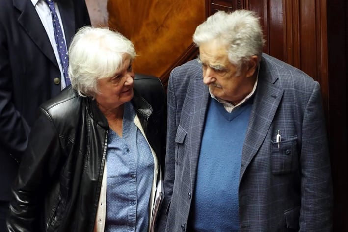 Asume vicepresidencia esposa de Mujica