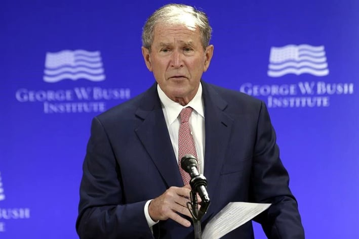 Critica George Bush intolerancia étnica